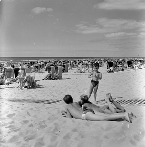 841959 Gezicht op het strand te Zandvoort aan Zee.